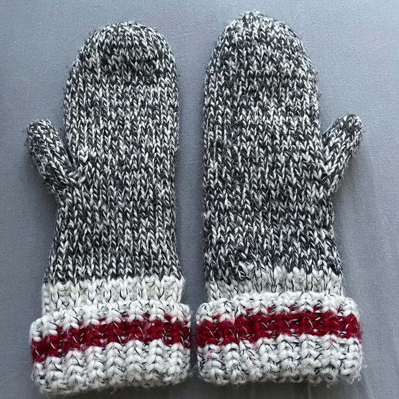 Roots Beanie and Mittens Set - Picture 4 of 5